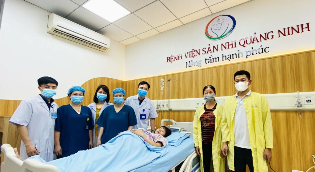 Khám bệnh và xét nghiệm tại nhà  Hồng Ngọc Hospital